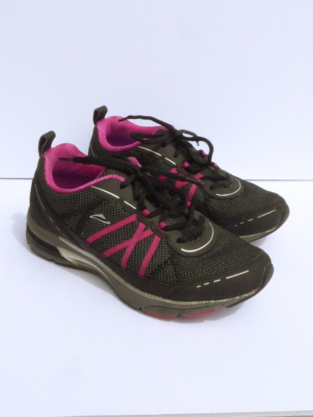 Abeo black mesh and hot pink criss cross striped sneakers women's size 8.5